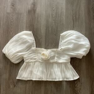 sur halo ivory white flower rosette front puff sleeve crop top blouse size small